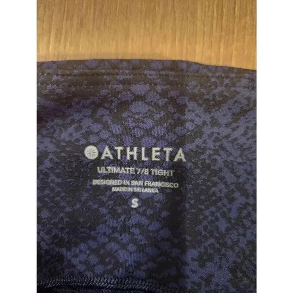 Athleta Ultimate 7/8 Tights. Blue Snakeskin Size Small. - Picture 4 of 7